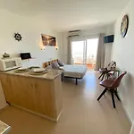 Апартаменти Stylish With Panoramic Sea View Фуенхірола