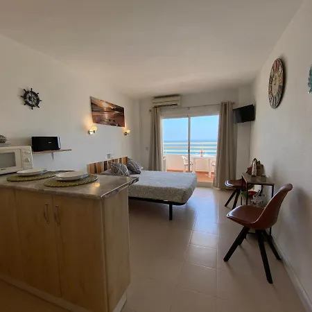 Stylish With Panoramic Sea View דירה *