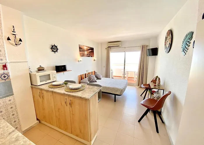 Stylish With Panoramic Sea View פואנגירולה